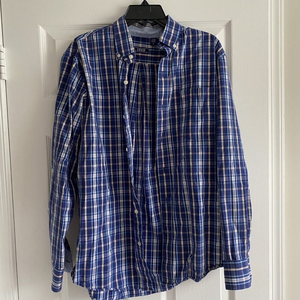 IZOD Men's Shirt size Medium shades of blue and white